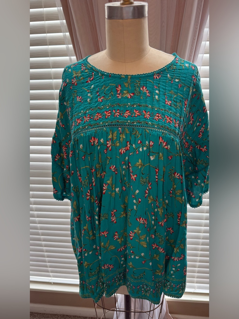 crown & ivy Teal Floral Crochet-Yoke Tunic